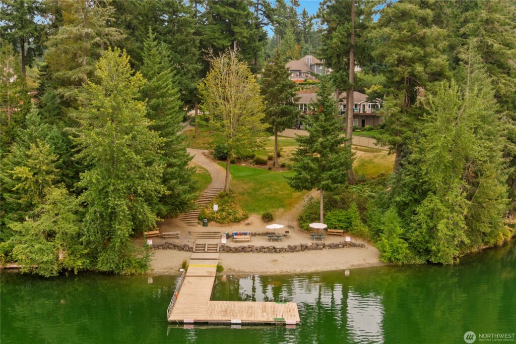 Lake Forest Estates neighborhood park in Maple Valley