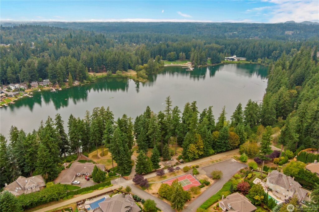 Lake Forest Estates neighborhood park in Maple Valley